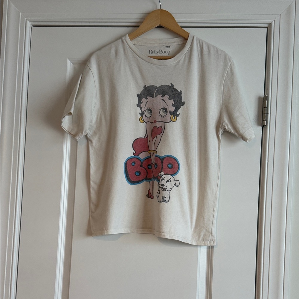 Vintage Style Betty Boop Tee - Cream with Red and Blue